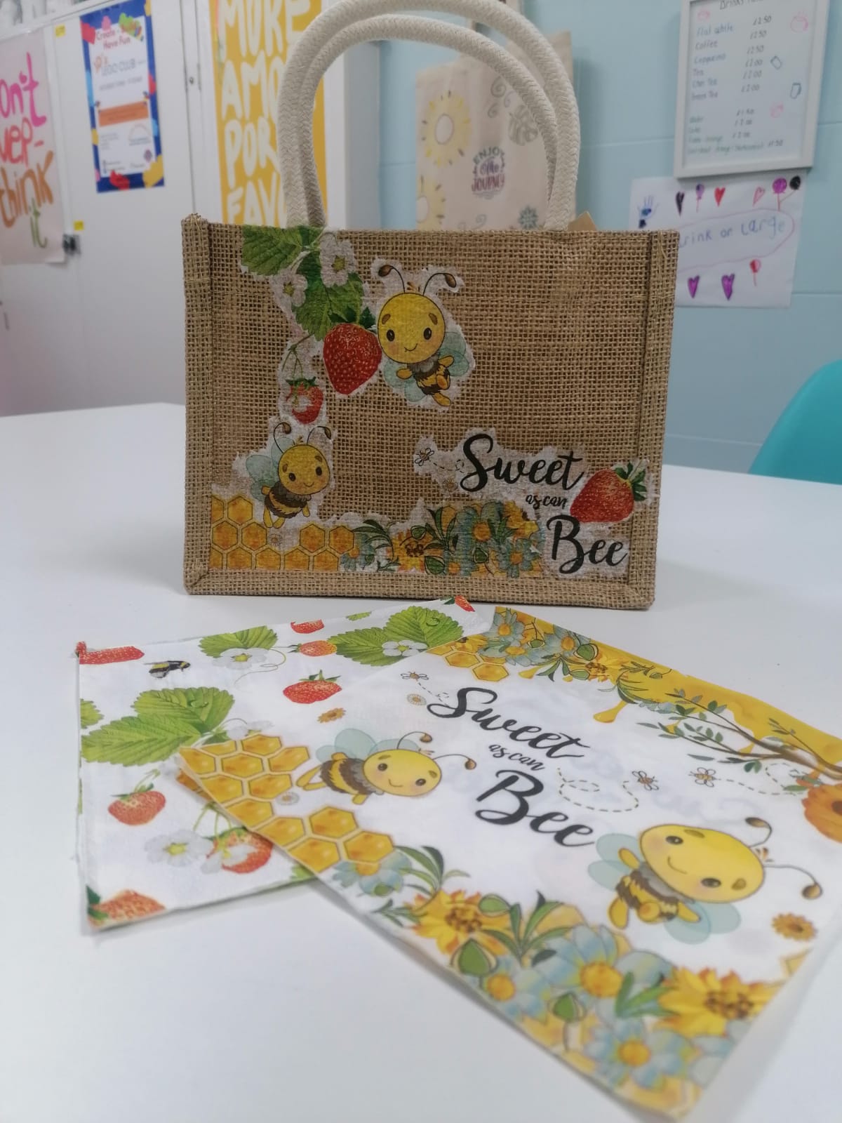 DECOUPAGE KIT - MINI JUTE BAG BUMBLE BEE