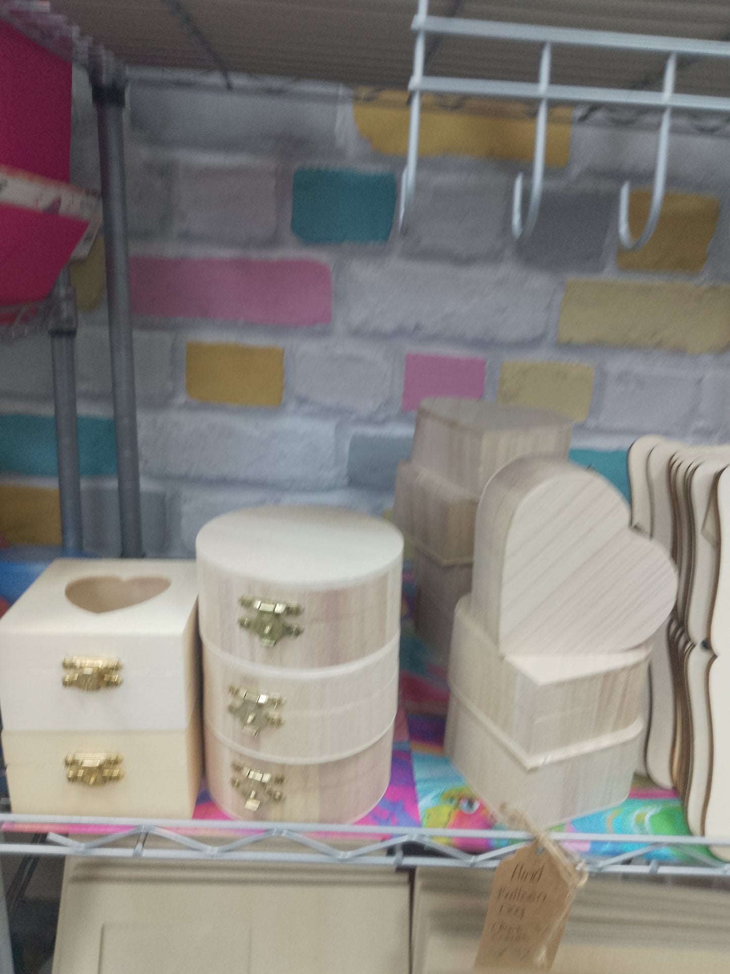 CHILDRENS WOODEN KEEPSAKE BOX DECORATING