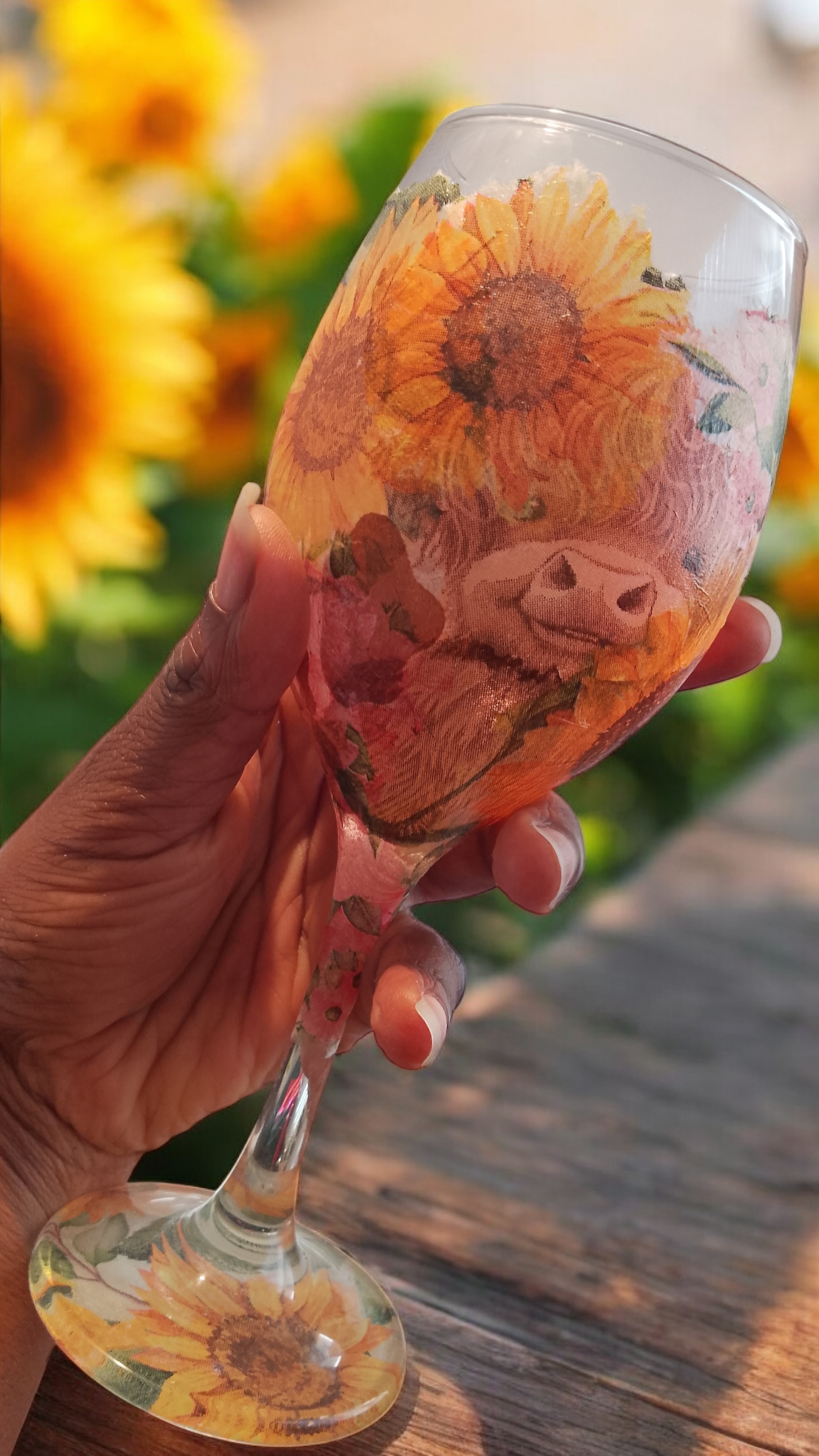 DaisyLime Creations Highland Cow Decoupage Wine Glass 