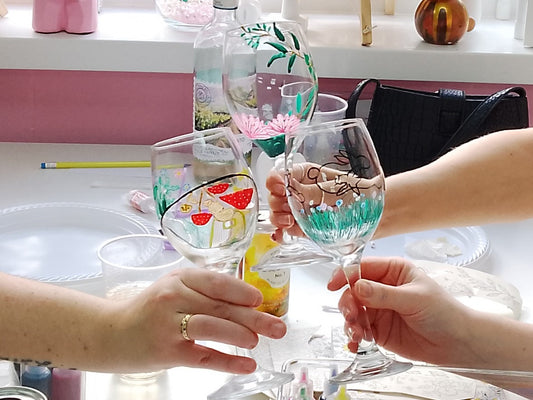 WINE GLASS PAINTING - BYOB SIP PAINT AND PIZZA