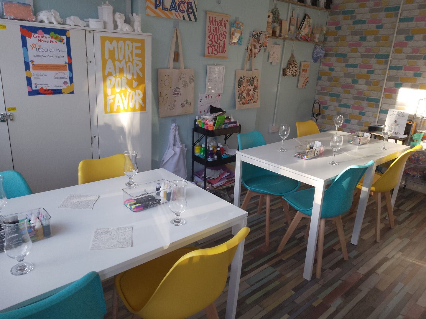 CHRISTMAS GIFT EDITION - WINE GLASS PAINTING 2x GLASSES