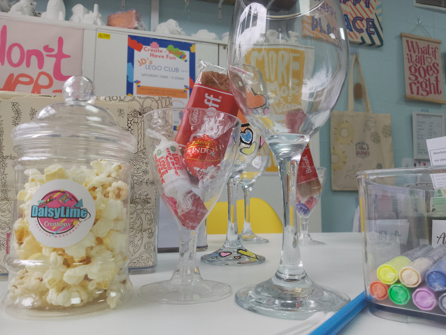 CHRISTMAS GIFT EDITION - WINE GLASS PAINTING 2x GLASSES