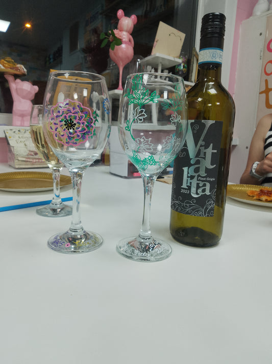 WINE GLASS PAINTING - BYOB SIP PAINT AND PIZZA