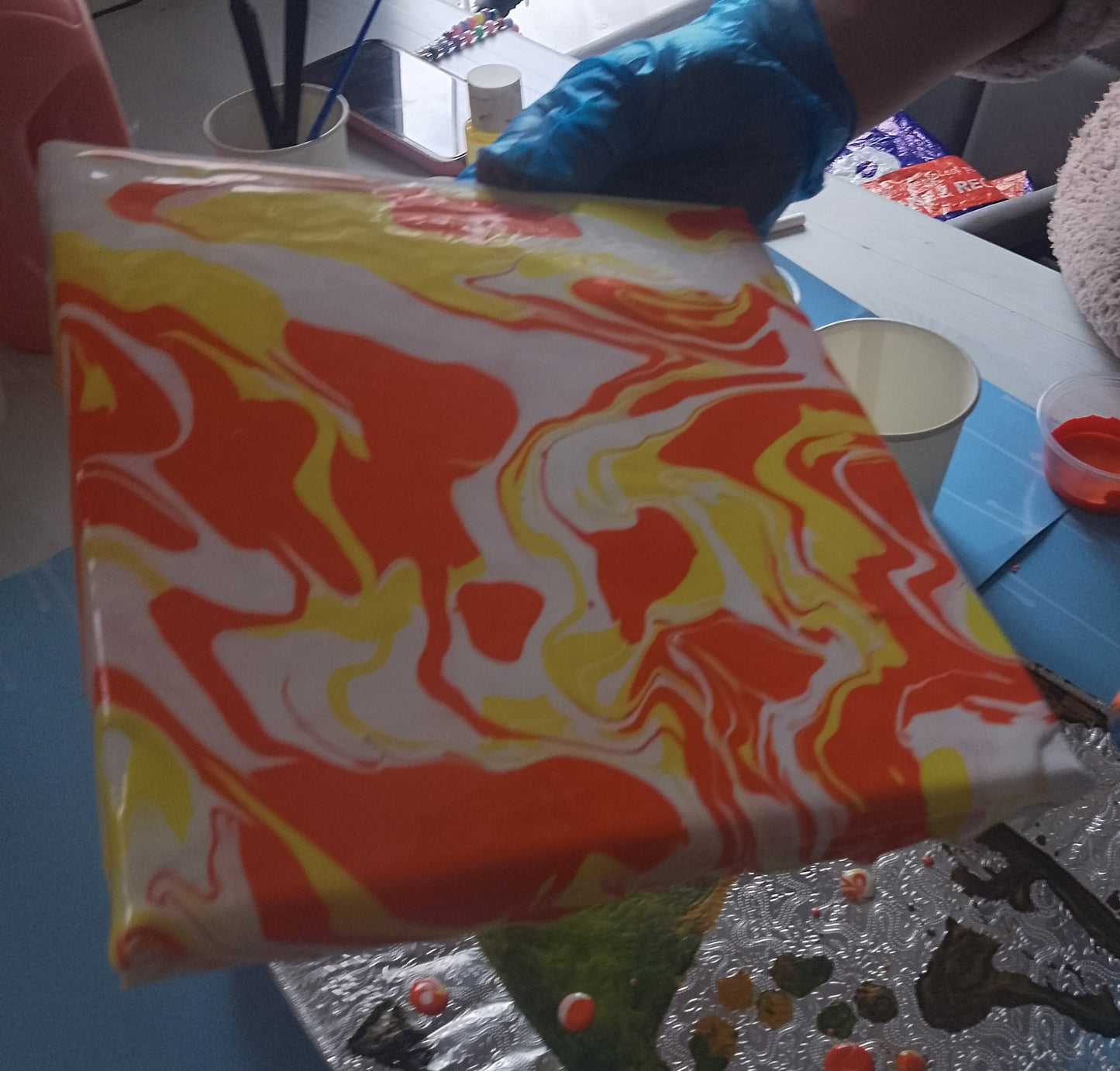 "acrylic pouring abstract art class"